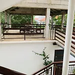 Spacious Retro 3-bedroom 130m2 In Zadar, Puntamika Borik Area Apartmán *