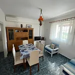 Apartmán Spacious Retro 3-bedroom 130m2 In Zadar, Puntamika Borik Area *