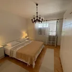 Spacious Retro 3-bedroom 130m2 In Zadar, Puntamika Borik Area Apartmán *