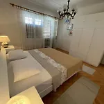 Apartmán Spacious Retro 3-bedroom 130m2 In Zadar, Puntamika Borik Area *
