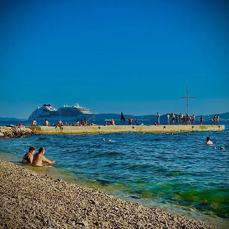 Spacious Retro 3-bedroom 130m2 In Zadar, Puntamika Borik Area Appartamento Zara