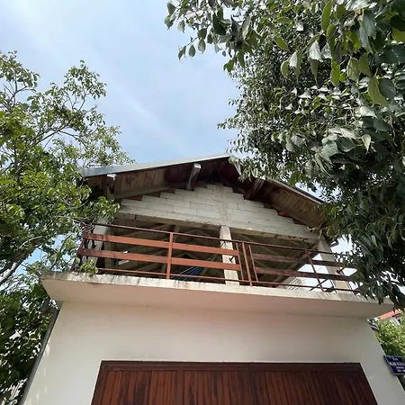 Spacious Retro 3-bedroom 130m2 In Zadar, Puntamika Borik Area Apartmán
