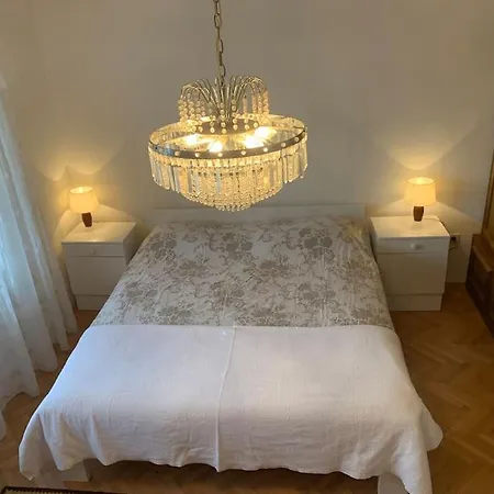 Spacious Retro 3-bedroom 130m2 In Zadar, Puntamika Borik Area דירה