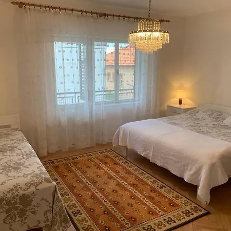 Spacious Retro 3-bedroom 130m2 In Zadar, Puntamika Borik Area דירה