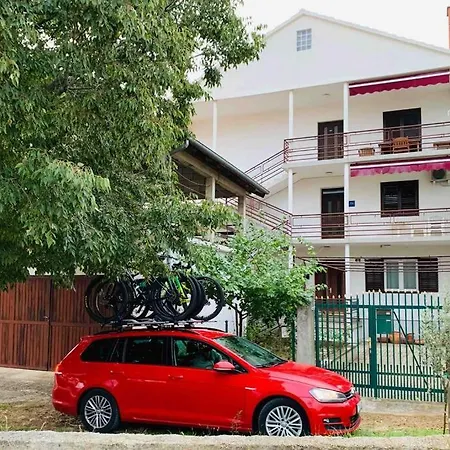 דירה Spacious Retro 3-bedroom 130m2 In Zadar, Puntamika Borik Area זאדאר