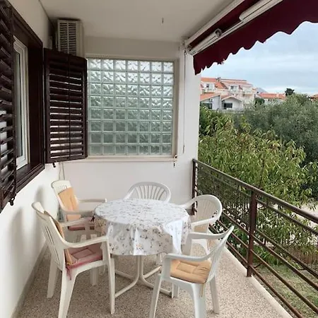 Spacious Retro 3-bedroom 130m2 In Zadar, Puntamika Borik Area *