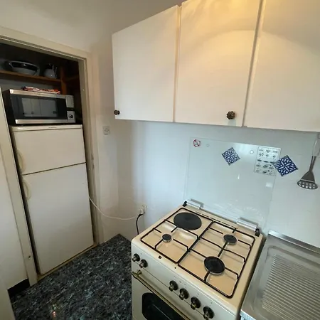 Spacious Retro 3-bedroom 130m2 In Zadar, Puntamika Borik Area 公寓
