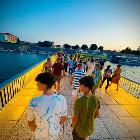 Spacious Retro 3-bedroom 130m2 In Zadar, Puntamika Borik Area 公寓 扎达尔