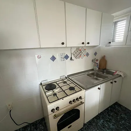 Spacious Retro 3-bedroom 130m2 In Zadar, Puntamika Borik Area דירה *