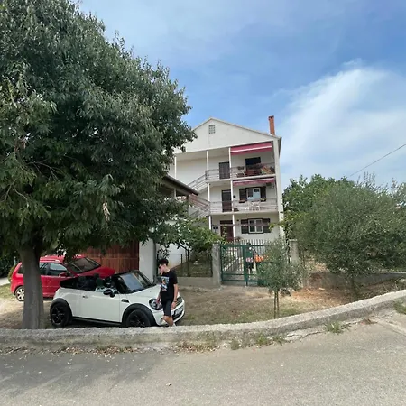 Spacious Retro 3-bedroom 130m2 In Zadar, Puntamika Borik Area דירה *