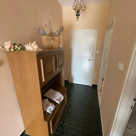 Spacious Retro 3-bedroom 130m2 In Zadar, Puntamika Borik Area זאדאר