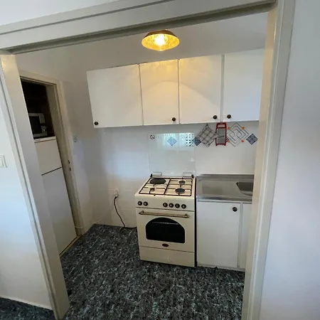 Spacious Retro 3-bedroom 130m2 In Zadar, Puntamika Borik Area 扎达尔