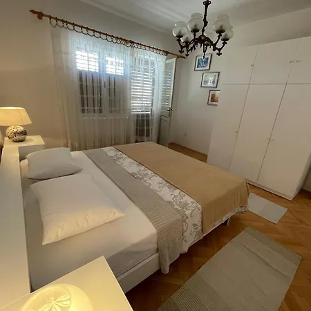 דירה Spacious Retro 3-bedroom 130m2 In Zadar, Puntamika Borik Area *