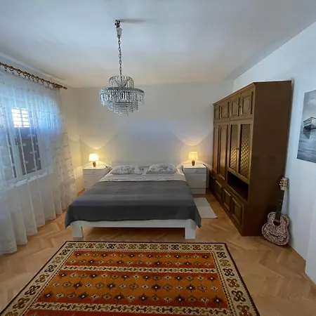 Spacious Retro 3-bedroom 130m2 In Zadar, Puntamika Borik Area Zadar