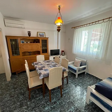 Spacious Retro 3-bedroom 130m2 In Zadar, Puntamika Borik Area דירה