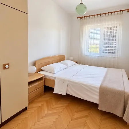 Spacious Retro 3-bedroom 130m2 In Zadar, Puntamika Borik Area דירה *