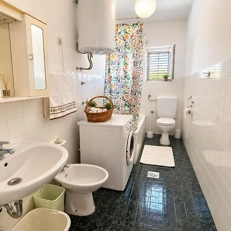 דירה Spacious Retro 3-bedroom 130m2 In Zadar, Puntamika Borik Area *