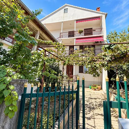 Spacious Retro 3-bedroom 130m2 In Zadar, Puntamika Borik Area דירה