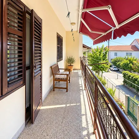 Spacious Retro 3-bedroom 130m2 In Zadar, Puntamika Borik Area דירה *