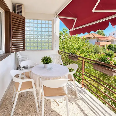 דירה Spacious Retro 3-bedroom 130m2 In Zadar, Puntamika Borik Area