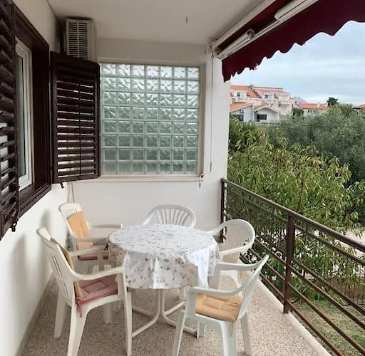 Spacious Retro 3-bedroom 130m2 In Zadar, Puntamika Borik Area *
