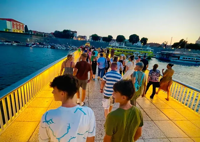 Spacious Retro 3-bedroom 130m2 In Zadar, Puntamika Borik Area Lägenhet Zadar