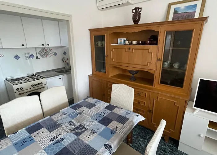Spacious Retro 3-bedroom 130m2 In Zadar, Puntamika Borik Area Lägenhet Zadar
